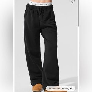 New Alo Accolade straight leg sweatpants black
